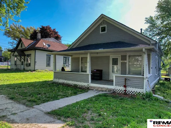 416 N 8th St, Wymore, NE 68466