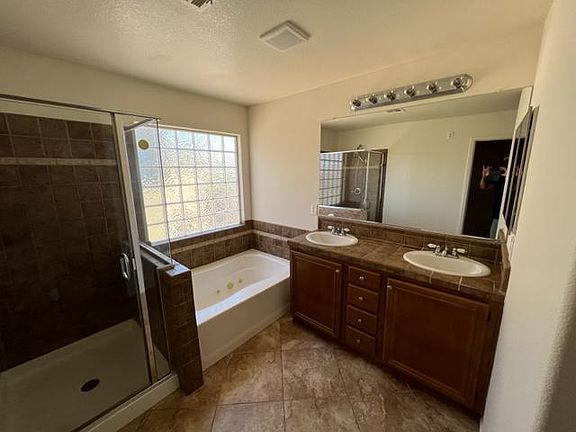 2nd image of 34 Desert Palm Dr