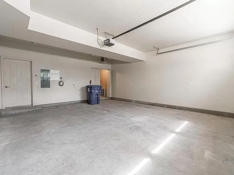 Silverleaf Dr — Photo 23