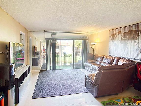 3rd image of 402 Lakeview Dr APT 202