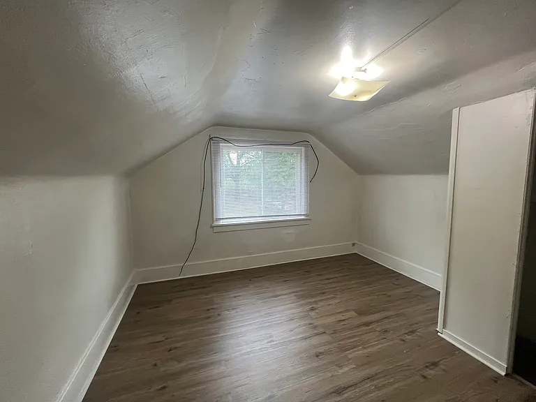 2 bed, 1.0 bath, $825 — Photo 8