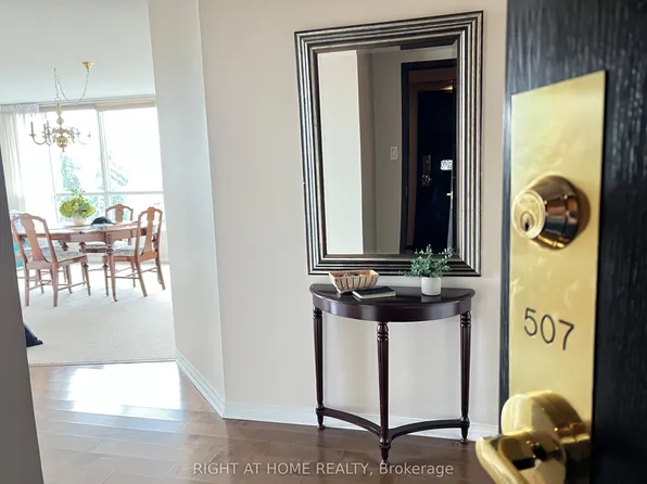 100 Millside Dr #507, Milton, ON L9T 5E2