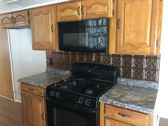3rd image of 245 NW Jayellen Ave