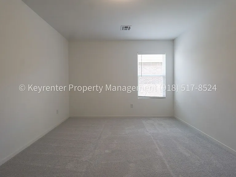 2908 S Redwood Ave — Photo 27