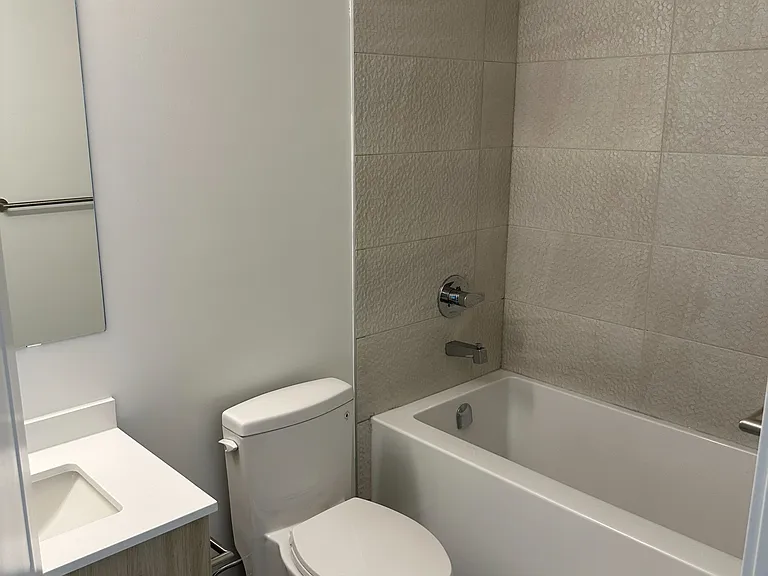 30 Upper Mall Way #1707 — Photo 7