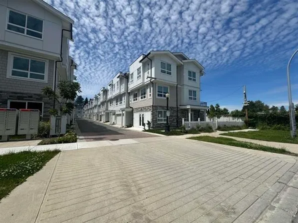 8181 135a St #32, Surrey, BC V3W 3N8