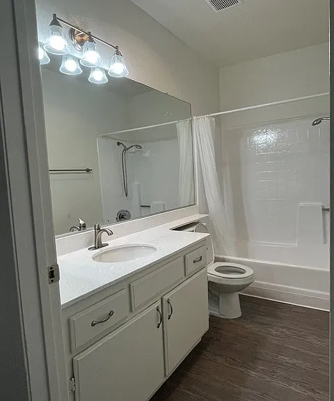 BAIRD APARTMENTS — Photo 16