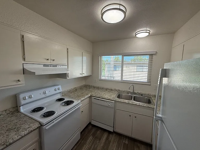 288 Orlando St — Photo 18