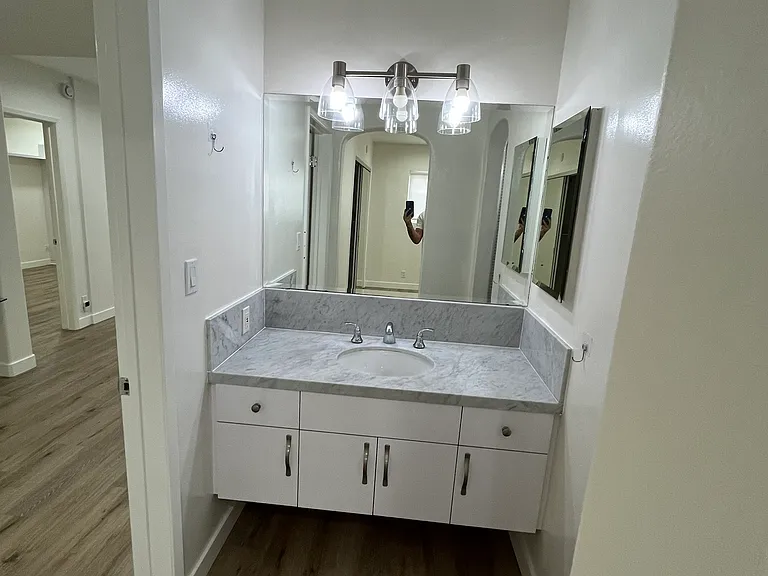 1331 Roxbury Dr #2 — Photo 23