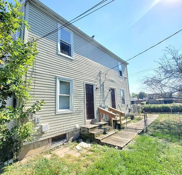 839 S Ogden Ave — Photo 16