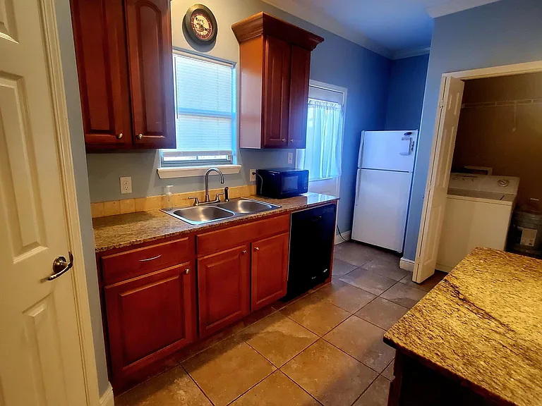 1720 Mignonette Ln #F — Photo 2