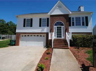 1492 Lewisburg Pointe Dr, Clemmons, NC 27012