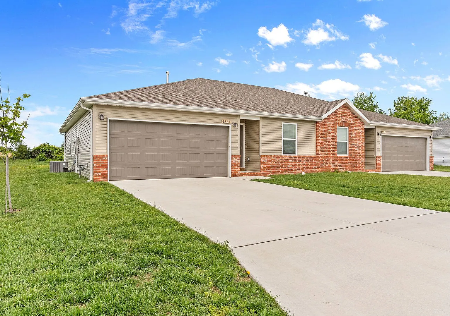 Newly built 3 bedroom duplex-Westbury Gardens! — Photo 1