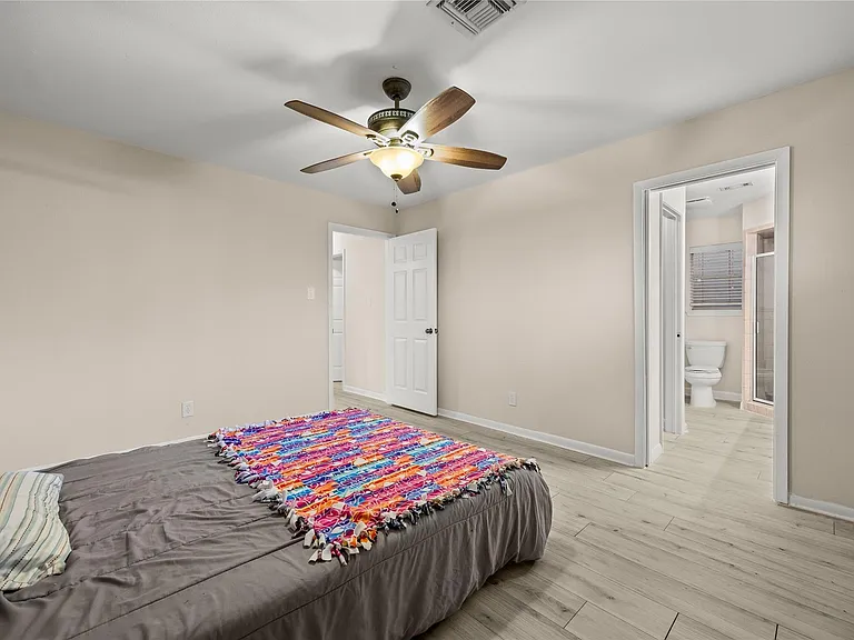 1607 Buescher Dr — Photo 16