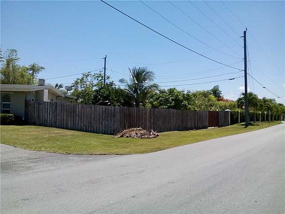 5th image of 17400 SW 93rd Ave