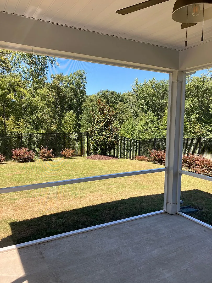 Like new in desirable Magnolia Walk in Huntersville — Photo 3
