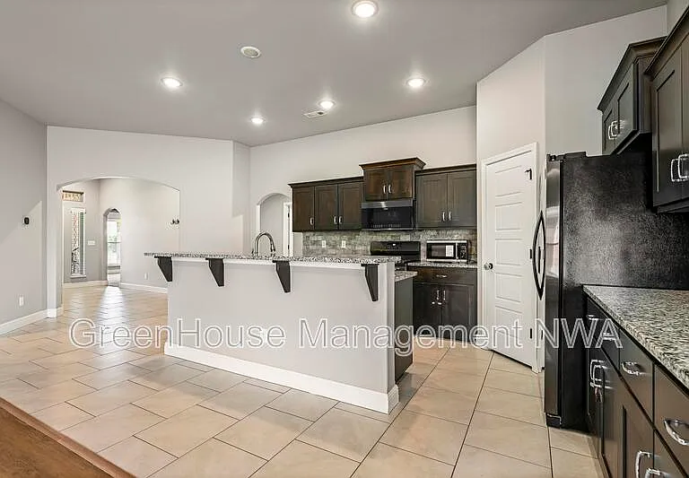 971 Redfree Dr — Photo 4