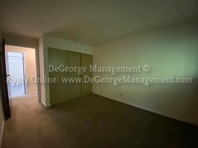 Woodside Court Apartments — Photo 30