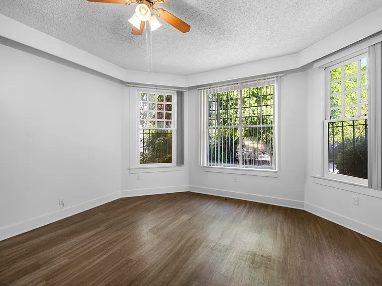 2335 Portland St — Photo 12