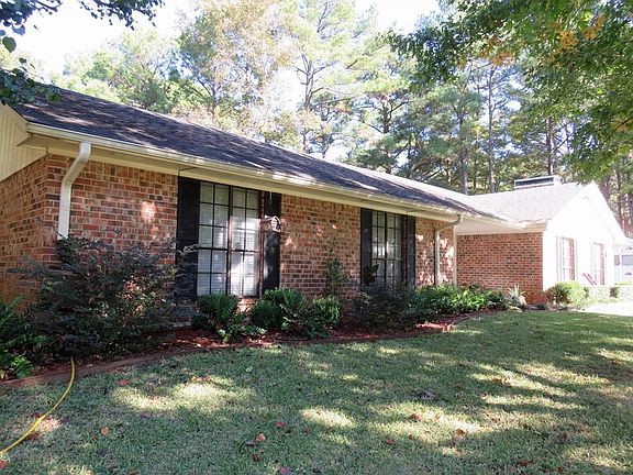 3rd image of 2711 Bentwood Dr