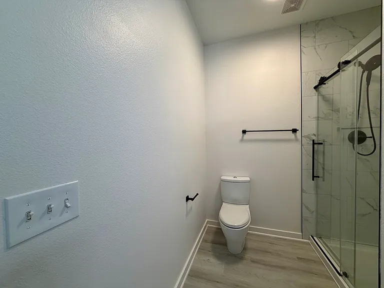 302 SW 6th St #20 — Photo 4