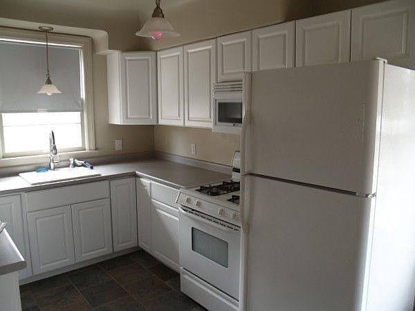 2nd image of 1052 Oaklawn St NE
