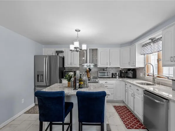 74 Youngs Ave, West Warwick, RI 02893