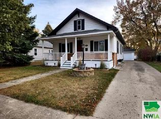 914 5th St, Sheldon, IA 51201