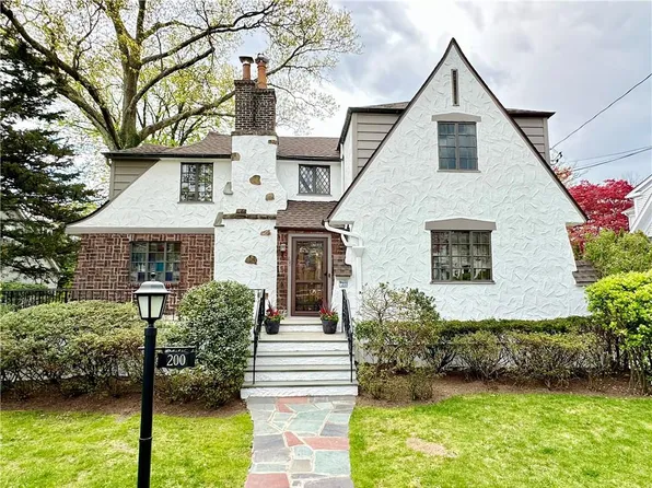 200 Larchmont Avenue, Larchmont, NY 10538