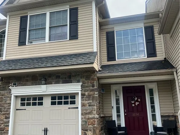 1654 Finches Garden Rd, Bethlehem, PA 18015