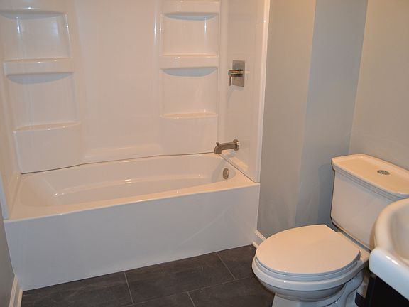 3rd image of 931 Creve Coeur St