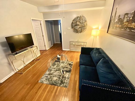 2nd image of 1903 W Fullerton Ave #1