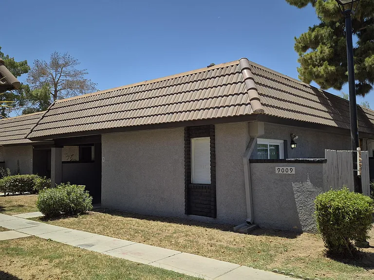 9009 W Elm St #5 — Photo 1