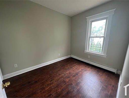 1st image of 189 Isabella Ave Floor 2