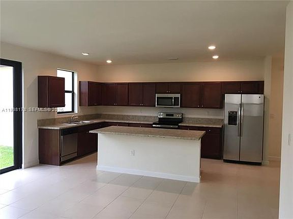 5th image of 191 SE 35th Ave #0