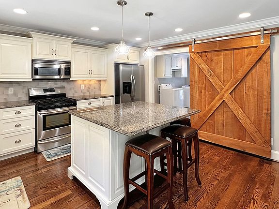 4th image of 317 Updike Pl