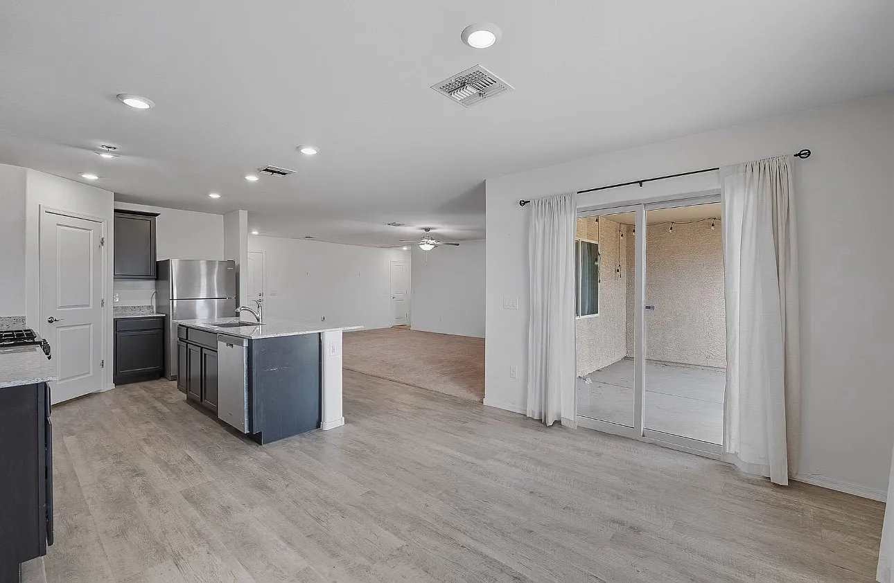 7525 W Portugal Pl — Photo 3