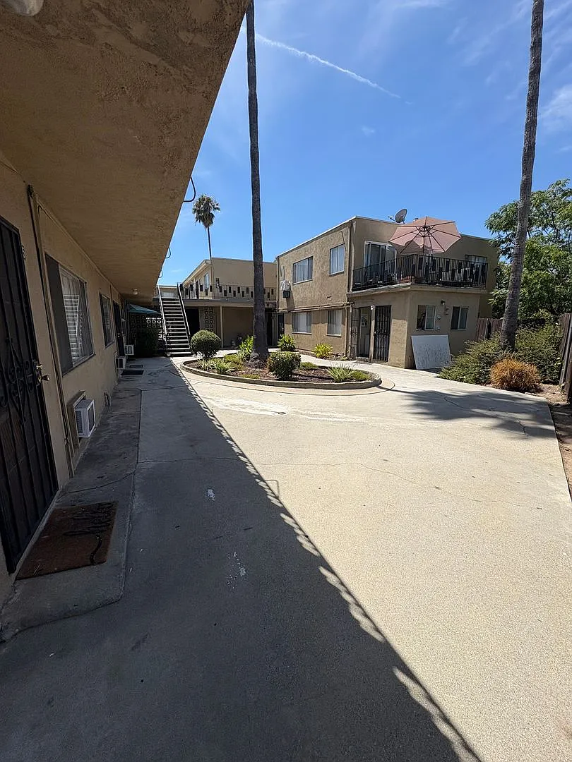 225 W. Palmetto Dr — Photo 2