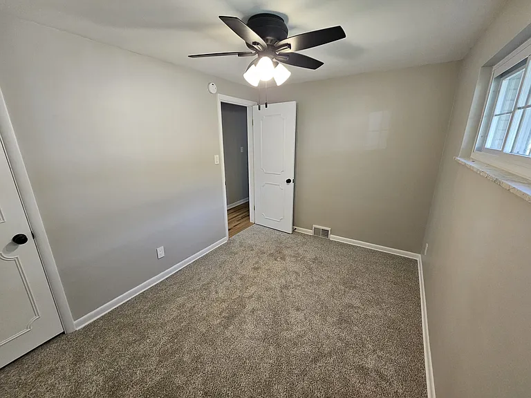 236 McCartney Dr — Photo 22