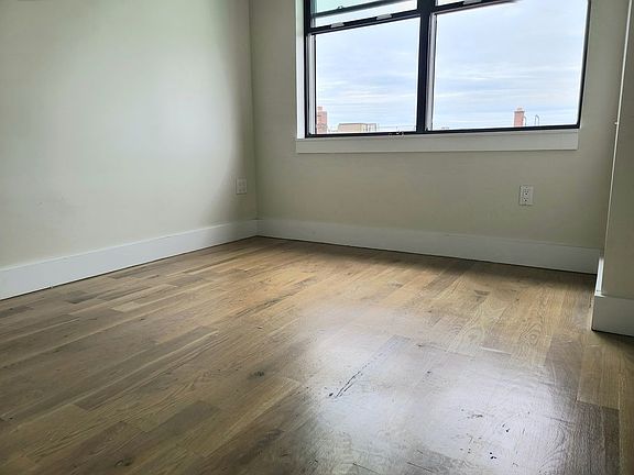 3rd image of 333 Cypress Ave APT 6D