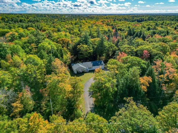 10 Oakridge Rd, McDougall, ON P2A 2W9