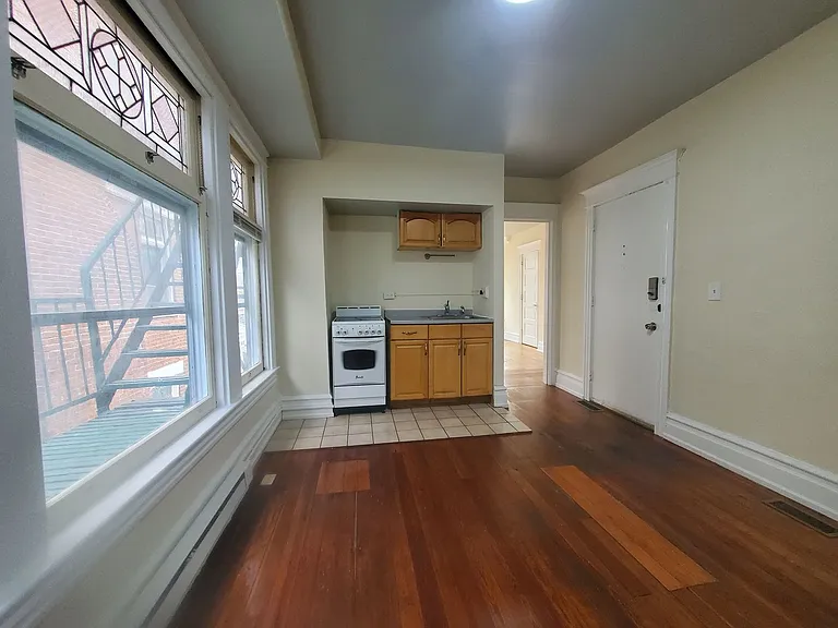 1639 W Turner St — Photo 10