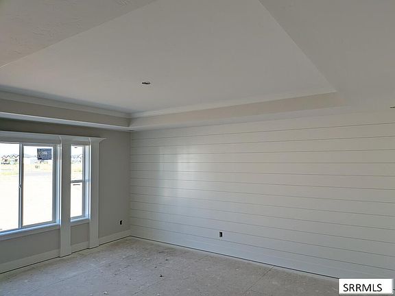 4th image of 535 Meadowbrook St