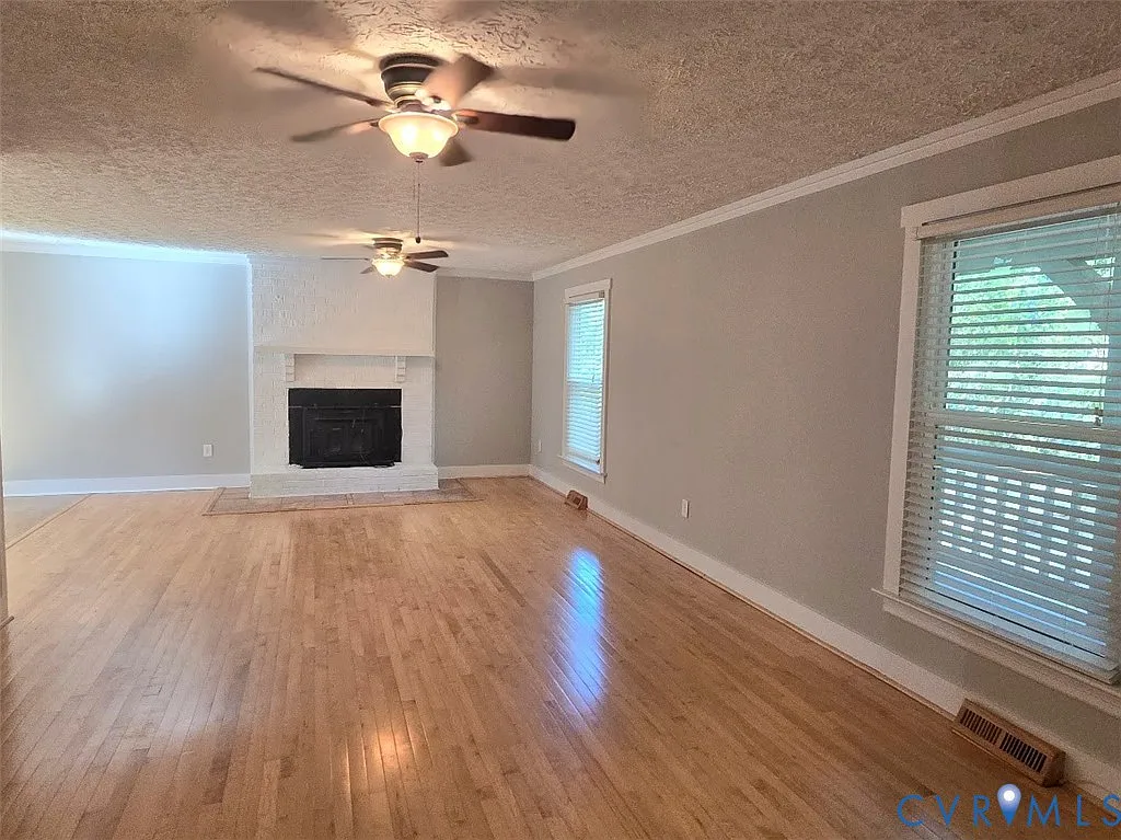 3 bed, 2.0 bath, 1560 sqft, $2,100 — Photo 3