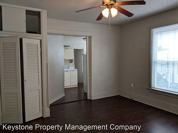 3rd image of 628 N Linn St APT 2