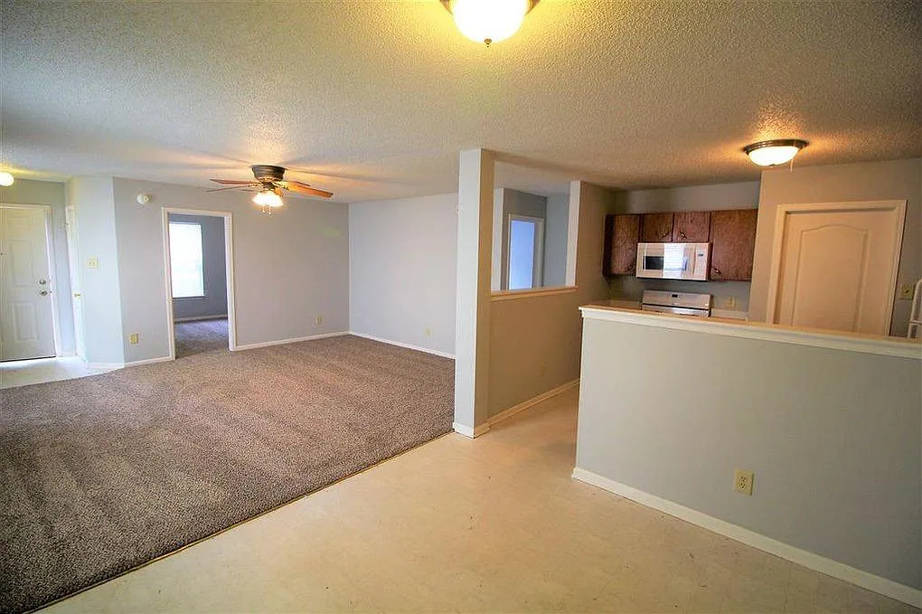 Building Photo - 2641 Brewster Ln