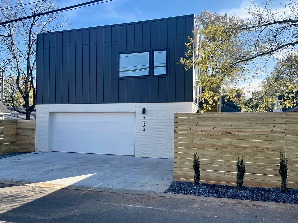 2335 Commonwealth Ave