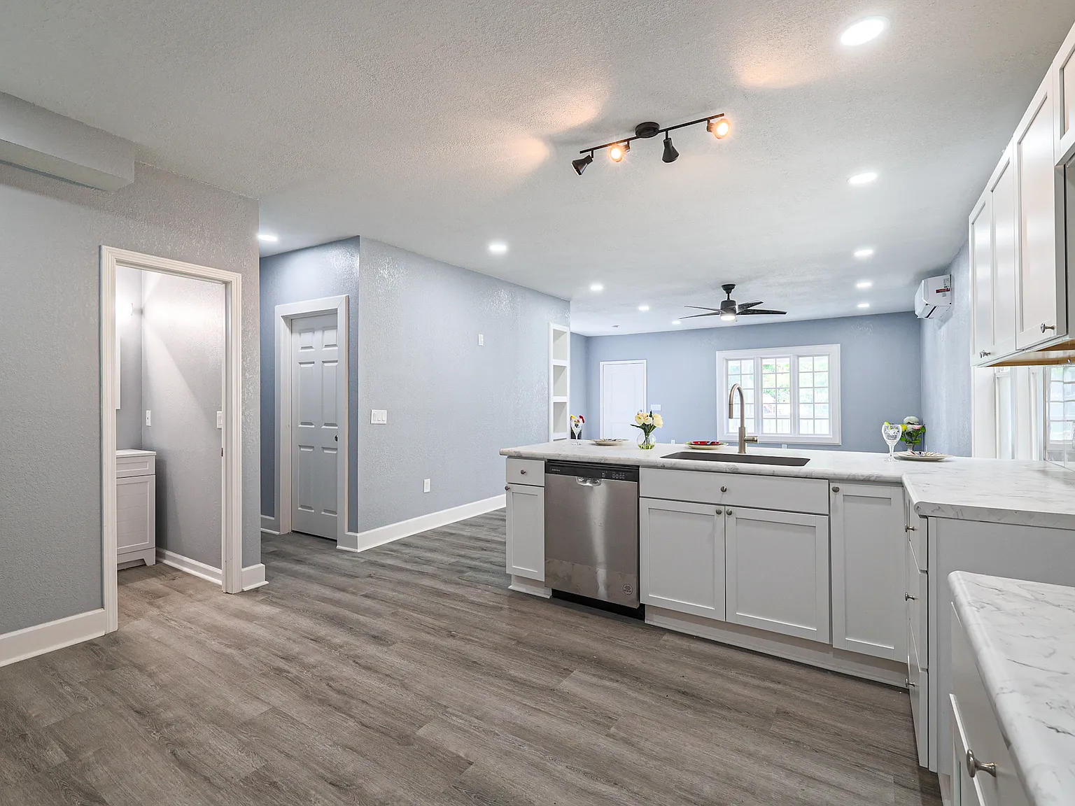 4 bed, 1867 sqft, $1,904 — Photo 1
