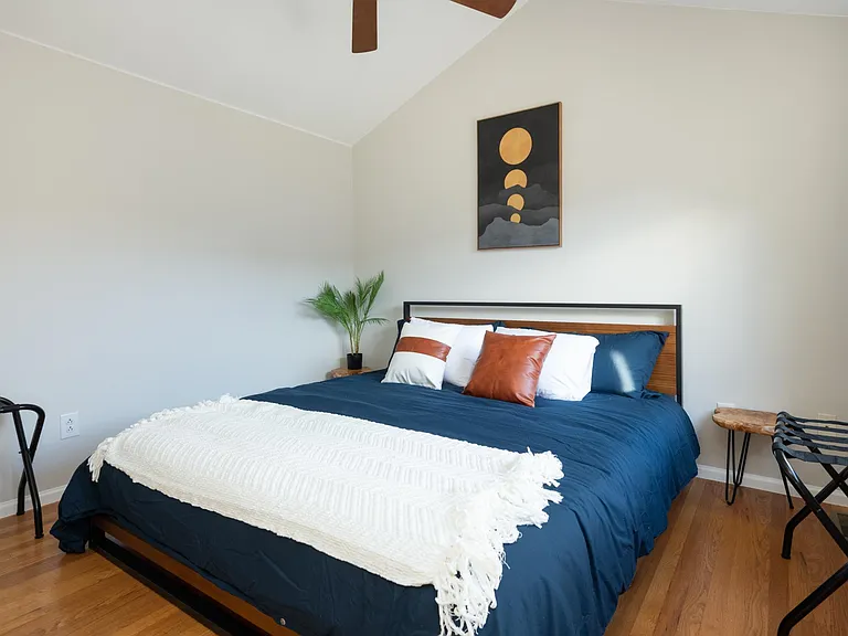 Second upstairs bedroom (king)