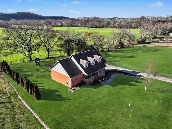 4th image of 48 Fox Run Ln